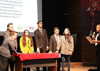 Edremit’te Öğretmenler Günü kutlandı