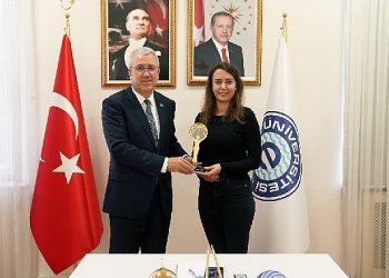 EGE Teknopark firması AnadOlive Besin ‘Halkbank Üreten Bayanlar Müsabakası’nda birinci oldu