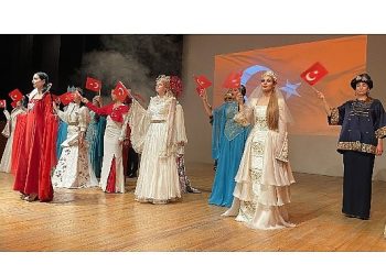 Ege Üniversitesinde Türk Kültürünün Güçlü Giysi Kuşam Mirası Sergilendi