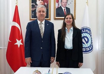 Egeli akademisyenlerden sarsıntı sonrası ergen sıhhatine yönelik proje