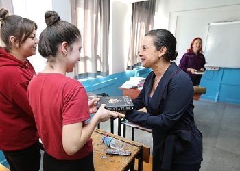 Filiz başkan’dan 10 kasım’da efes selçuk gençliğine Atatürk ikramı