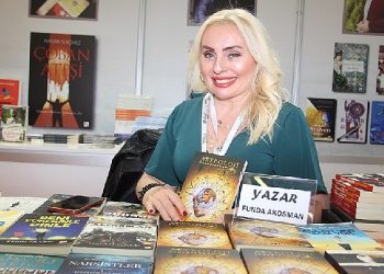 Funda Akosman, TÜYAP’ta okurlarıyla buluştu