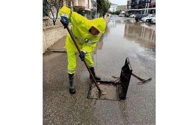 İzmir Büyükşehir Belediyesi takımları yağmur mesaisinde