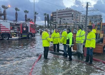 İzmir’de deniz 1 metre yükseldi