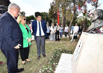 İzmir’de Miranda’nın büstü açıldı