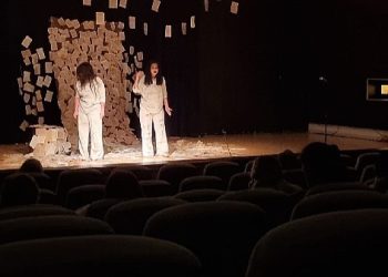 İzmir’de tiyatro şöleni yaşandı