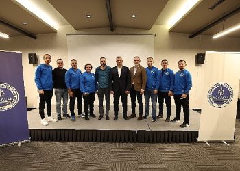 Kağıtspor’un dev takımı bir ortaya geldi