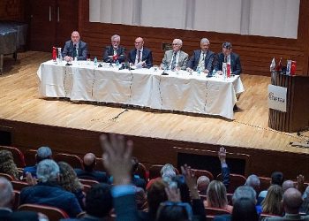 Kemeraltı çarşısı yılbaşına hazırlanıyor