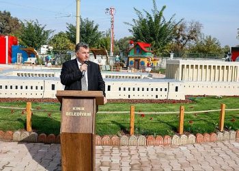 Kınık Belediyesi Çocuk Köyü’nde 10 Kasım Anıtkabir Miniatürk”