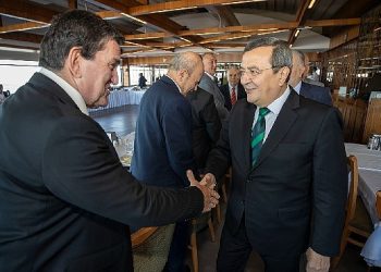 Konak Belediye Lideri Batur esnafla bir ortaya geldi