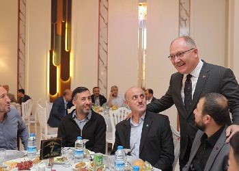 Lider Alım din vazifelileri ile bir ortaya geldi