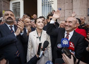 Lider Soyer’e dayanak çığ üzere büyüyor