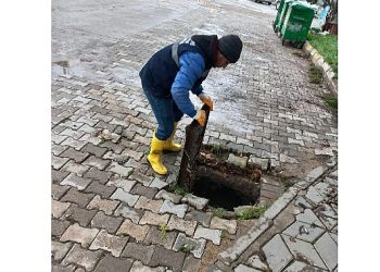 Menfez ve mazgallar temizleniyor