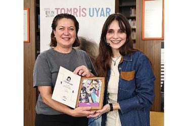 Meriç Aral gençlerle Tomris Uyar hikayeleri okudu