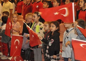 Öğrenciler bilim şenliğinde hem eğlendi hem öğrendi