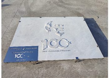 QTerminals Antalya Cumhuriyetin 100. Yılı anısına 700 kiloluk anıt mermer taşını denize indirdi