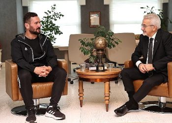 Şampiyonluk sevinçlerini Lider Erdem’le paylaştılar