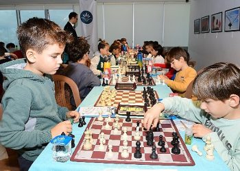 Satranç’ta birinci atak Lider Selvitopu’ndan