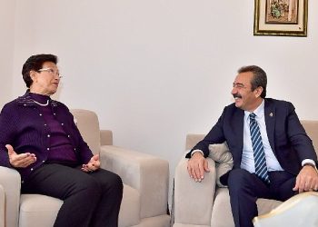 Soner Çetin öğretmenini unutmadı