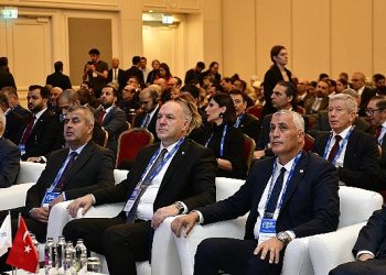 Ticaret hacmini ve yatırım seviyesini artırmalıyız 