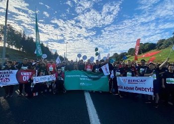 Türkiye spastik çocuklar vakfı destekçileri 45.İstanbul maratonu’nda zelzele bölgesindeki engelli çocuklar için koştu