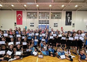 Voleybol Şenliği’nde 800 çocuk buluştu