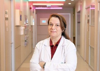 Yan yatanlarda boyun, sırt ve bel ağrıları daha az görülüyor