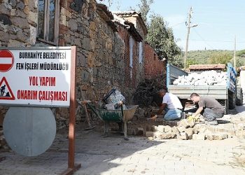 Yol imal seferberliği burhaniye’de devam ediyor