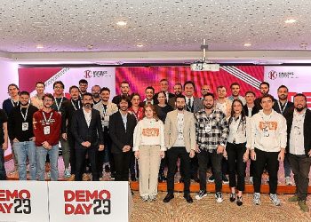 15 başarılı teşebbüs kworks’23 demo day sahnesinde yer aldı