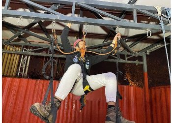 Afet gönüllüleri Büyükşehir İtfaiyesi ile deneyimleniyor