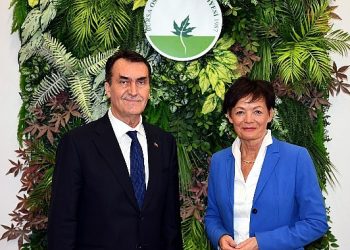 Alman Bakan’dan Lider Dündar’a ziyaret