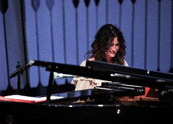 Anjelika Akbar’dan harika konser