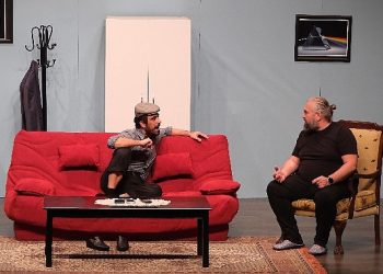 Aydın Büyükşehir Belediyesi Kent Tiyatroları “kamuran’ın melekleri” oyununu izleyicilerle buluşturdu