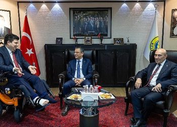 CHP Başkanı Özel, Buca Belediye Lideri Erhan Kılıç’ı ziyaret etti