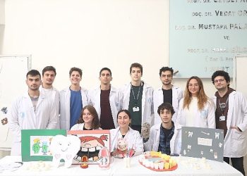 Deü’den down sendromlu gençlere ağız ve diş sıhhati eğitimi