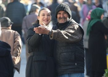 Filiz başkan’a pazarda sıcak karşılama