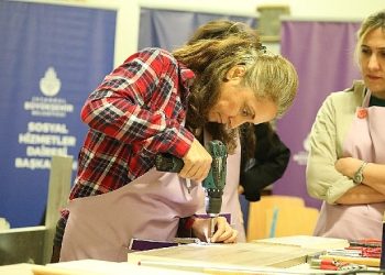 İBB’den bayanlara marangozluk eğitimi