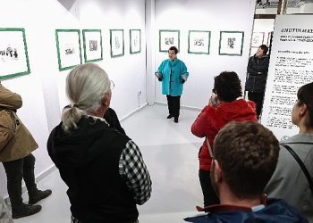 İki farklı neslin fotoğrafları tıpkı stantta buluştu