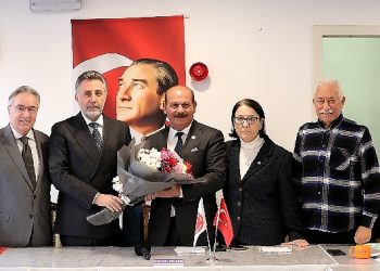 İzmir’in eski liderleri ve meclis üyelerinden Lider Sandal’a dayanak