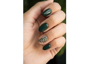 Kalıcı oje ve protez tırnaklardaki kapalı tehlike: Akrilat Alerjisi