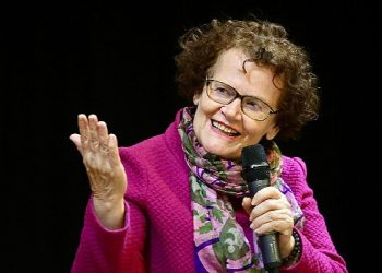 Karşıyaka’da Cumhuriyet ve bayan konuşuldu