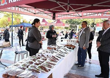 Kemer’de “Üreten konut hanımları kermesi”