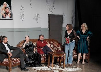 Kent Tiyatrosu Oyuncularından Kahkaha Tufanı