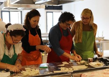 Klasik Yemek Atölyelerinin birinci lezzeti: Urla Mantısı (Kulaklı Mantı)