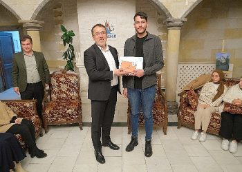 Lider Savran’dan istekli gençlere tebrik