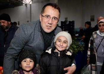 Lider Savran’dan pazar ziyareti