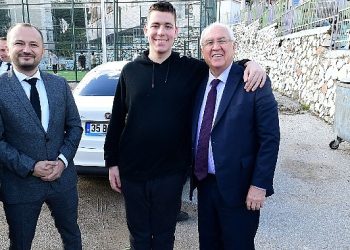 Lider Selvitopu’dan “özel” okula ziyaret