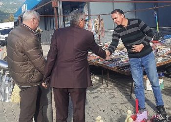 Lider Topaloğlu, Tekirova pazar yerinde esnafı ziyaret etti