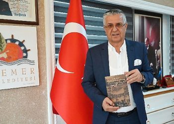 Lider Topaloğlu’ndan öğretmenlere manalı armağan