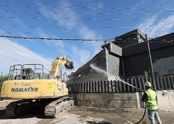 Narlıdere’de, kaçak yapılarla gayret sürüyor